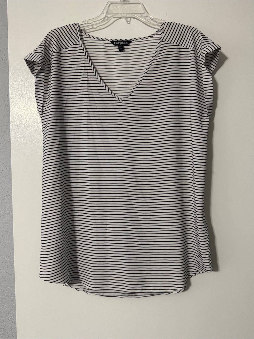 Express Striped V-Neck Cap Sleeve Top — White & Black